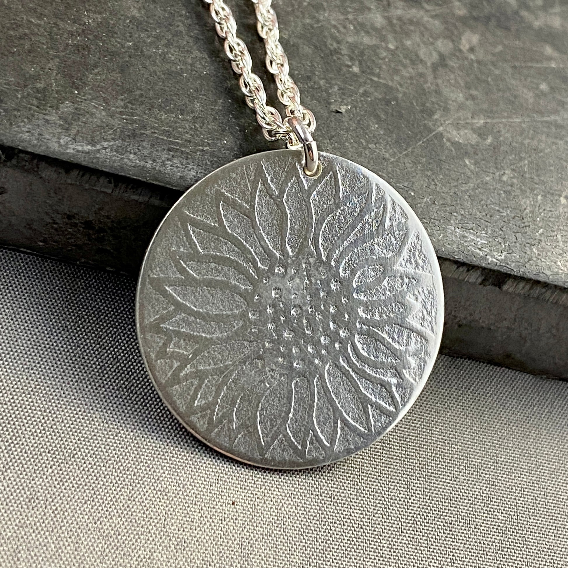 Sterling Silver pendant with flower and rope chain